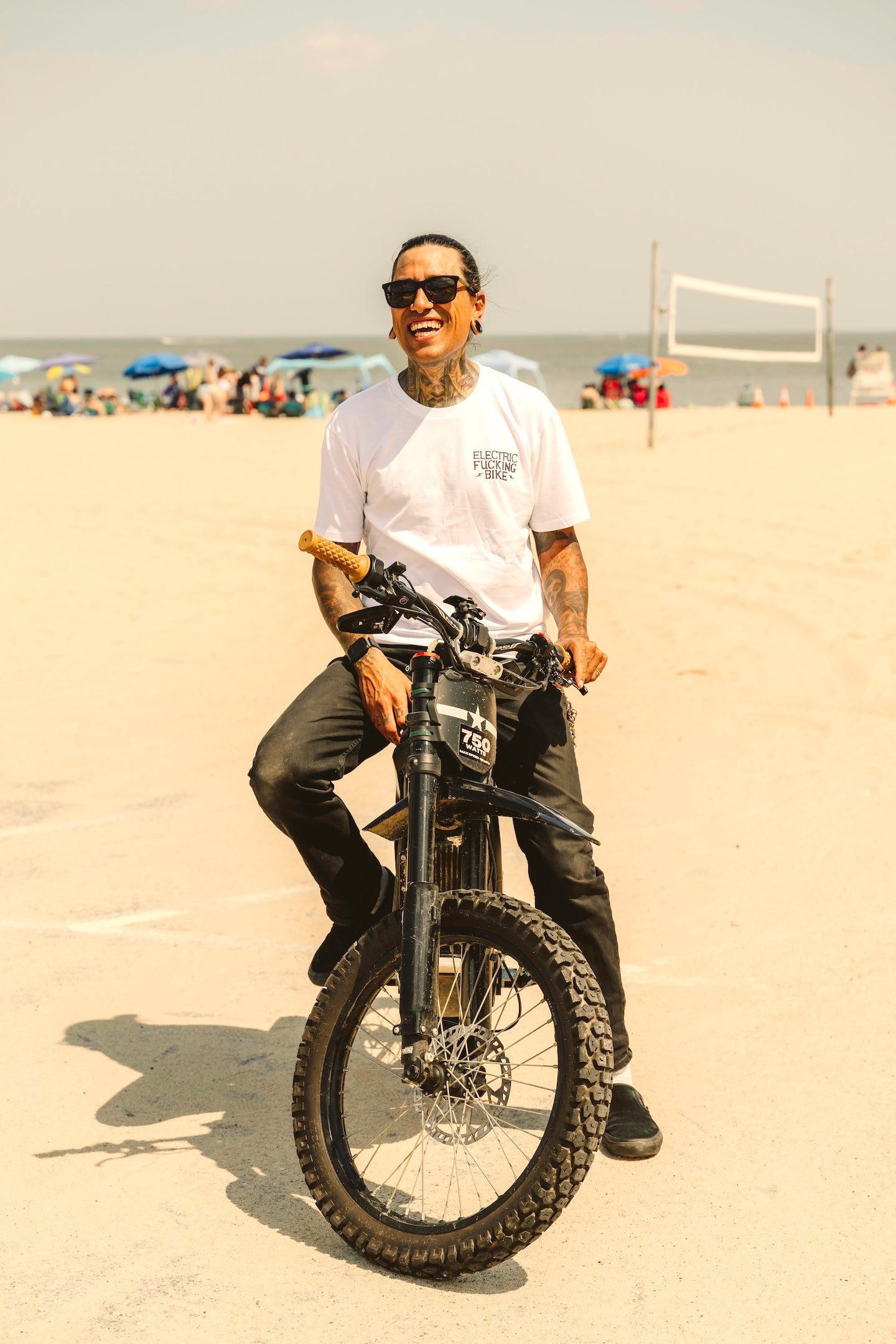 Electric bike white t-shirt for bike life stunt riders